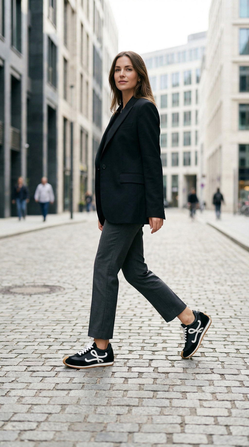 Classic Low Sneaker – Black & White