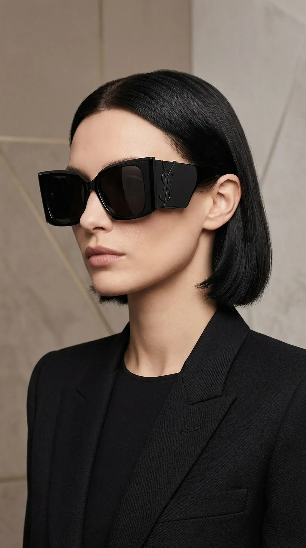 Oversized Square Sunglasses – Black / Black Hardware