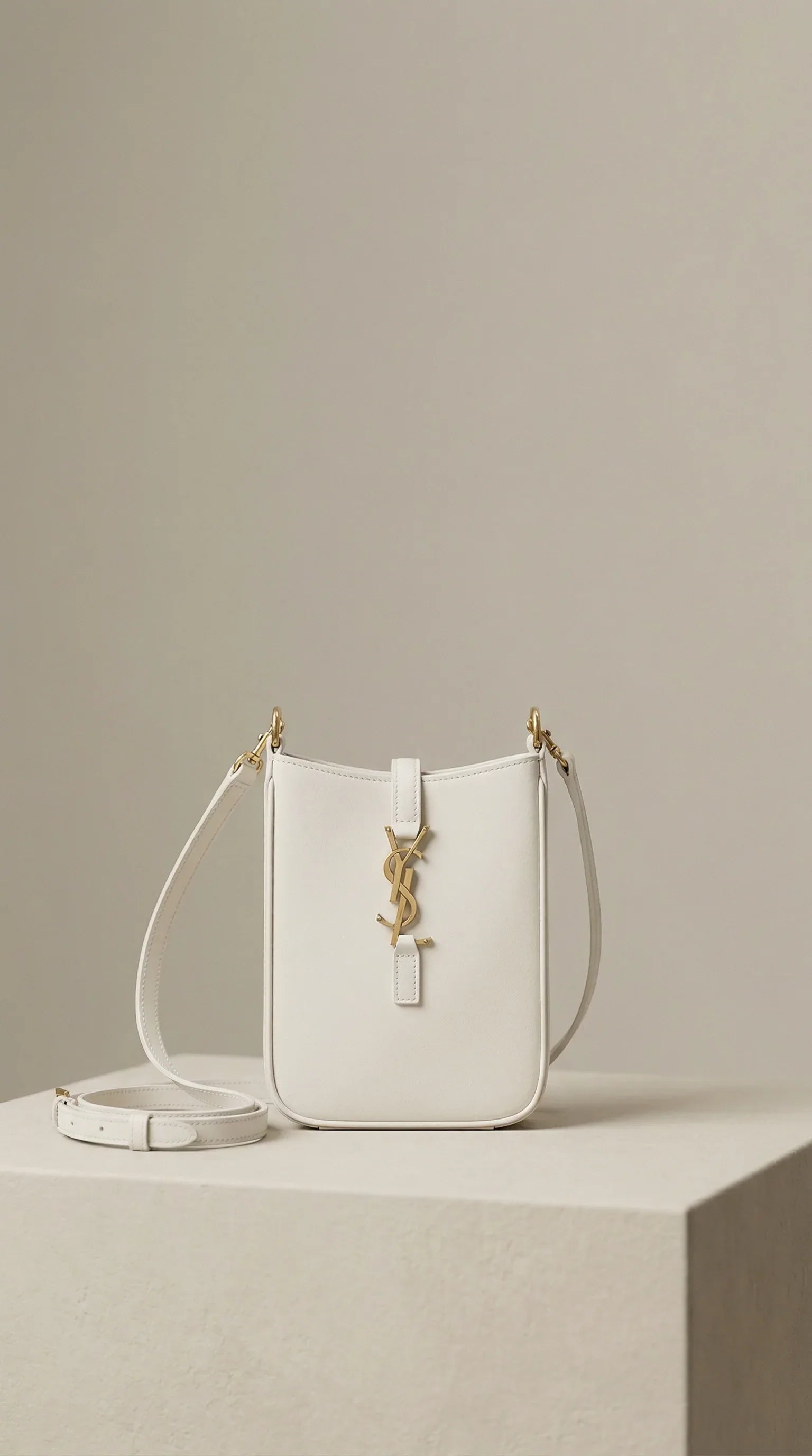 Mini Drawstring Bucket Bag – White - EliteLux Outlet