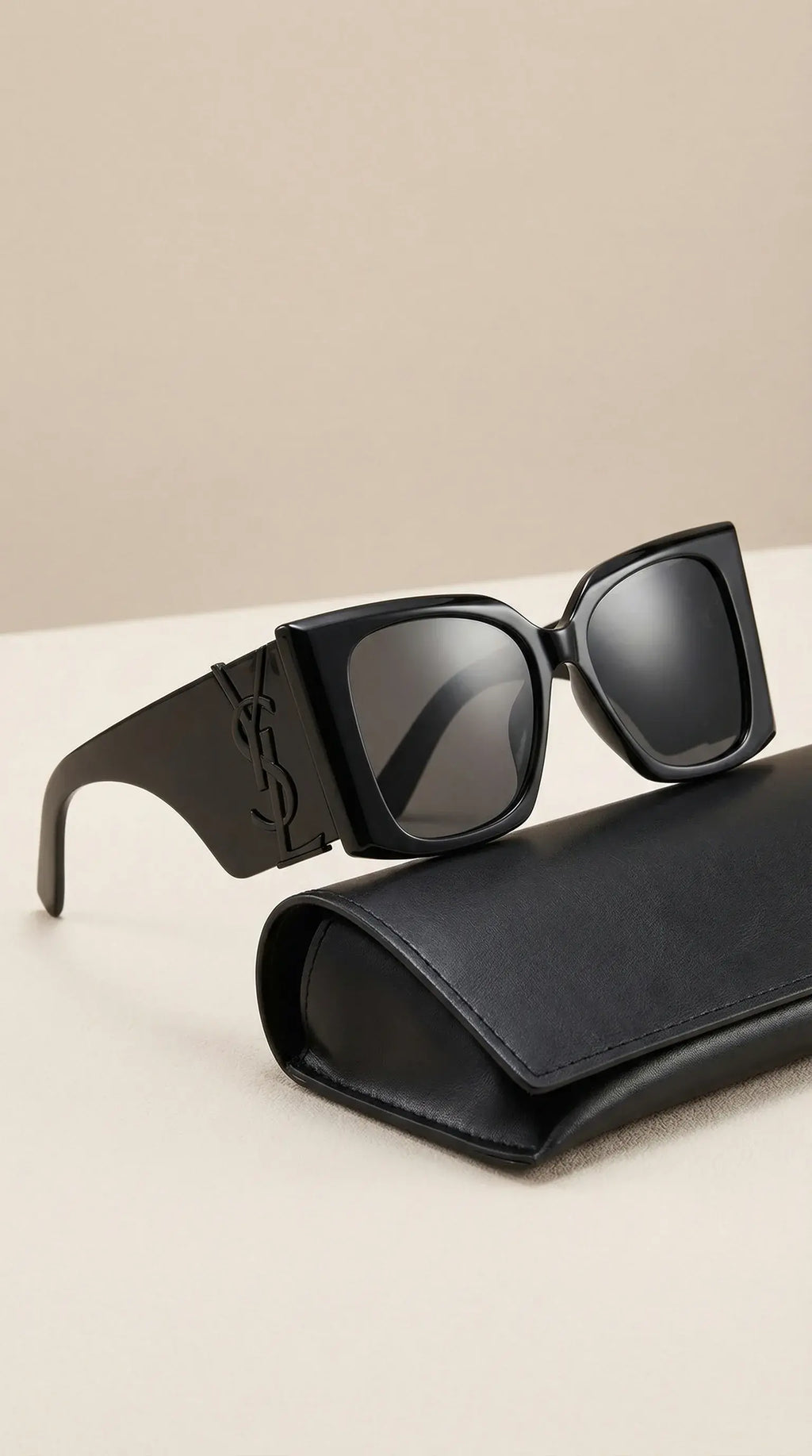 Oversized Square Sunglasses – Black / Black Hardware